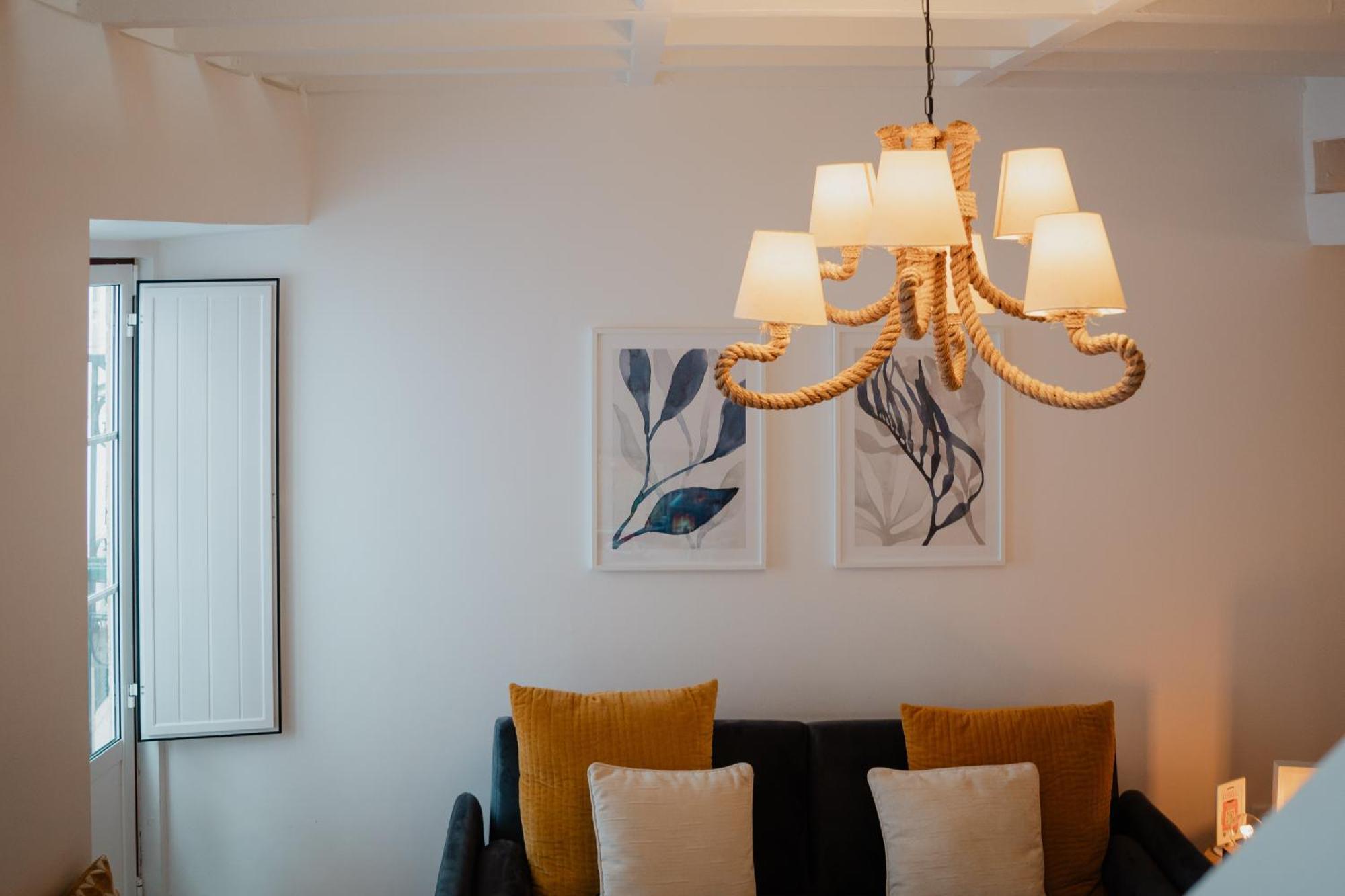 Stylish Getaway In A Mezzanine Flat By The Castle Apartment Lisbon Exterior photo